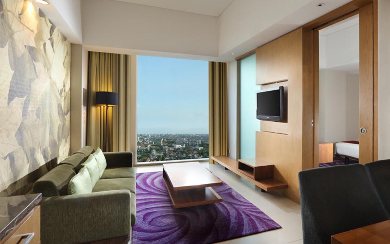 Holiday Inn Bandung Pasteur By Ihg Exterior foto