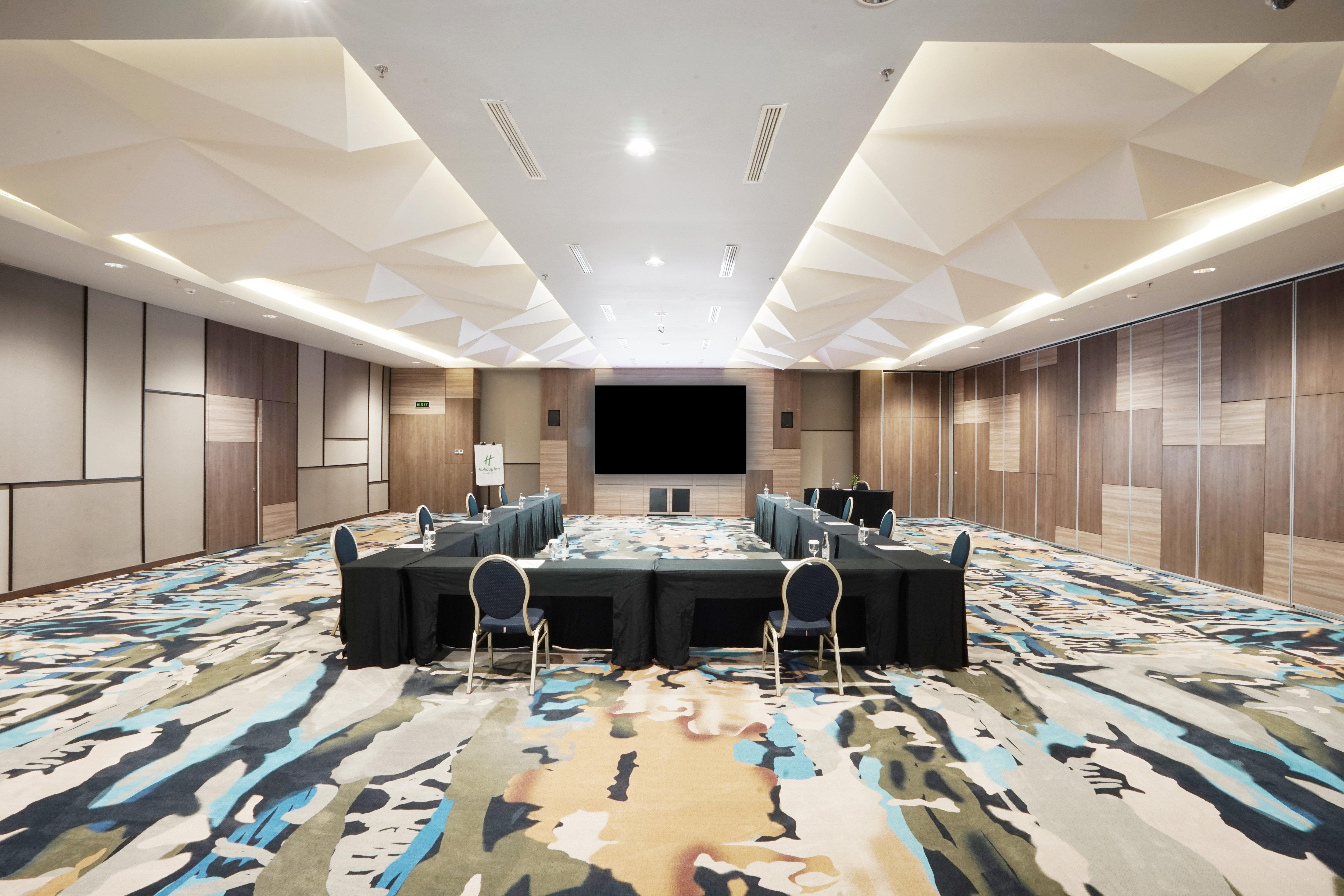 Holiday Inn Bandung Pasteur By Ihg Exterior foto