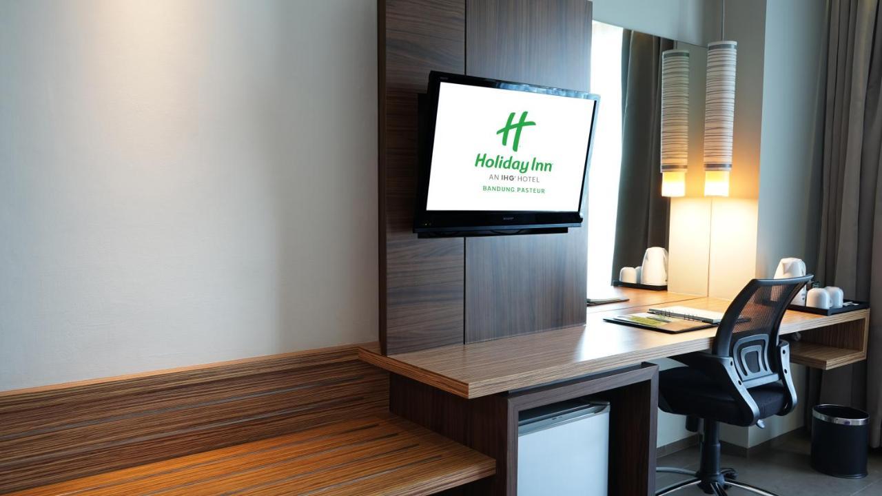 Holiday Inn Bandung Pasteur By Ihg Exterior foto
