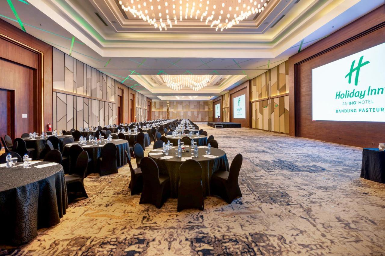 Holiday Inn Bandung Pasteur By Ihg Exterior foto