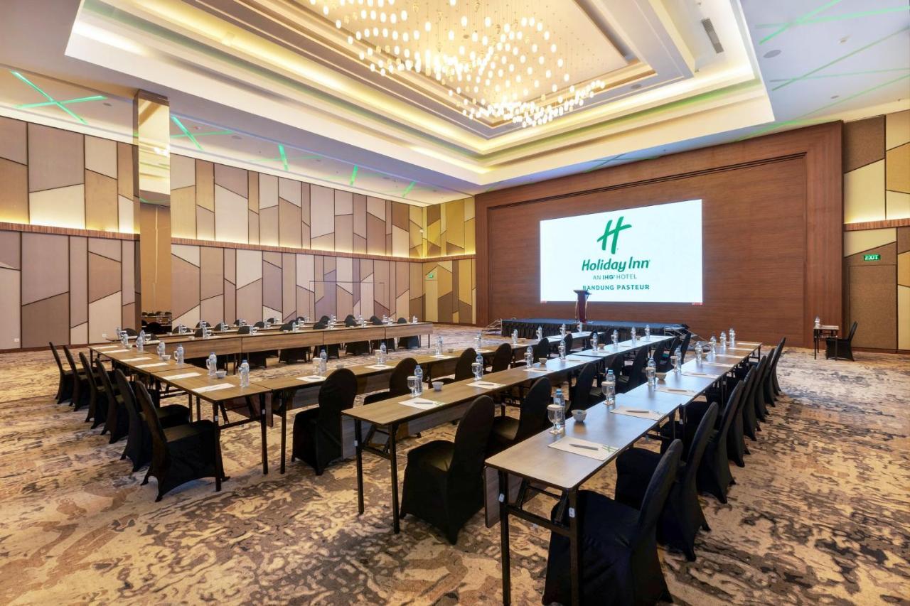 Holiday Inn Bandung Pasteur By Ihg Exterior foto