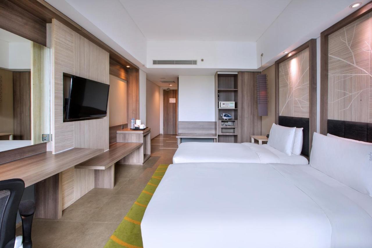 Holiday Inn Bandung Pasteur By Ihg Exterior foto