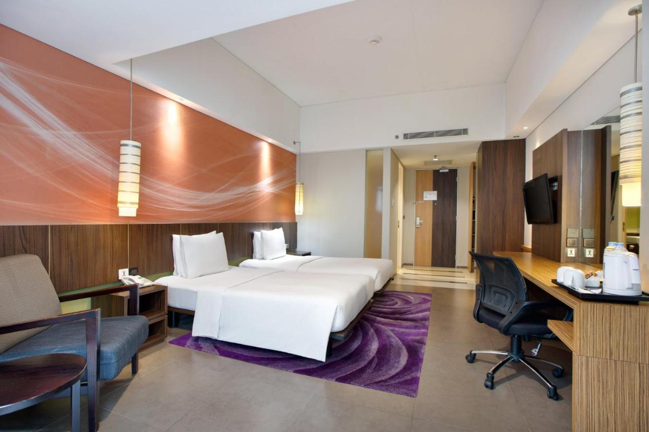Holiday Inn Bandung Pasteur By Ihg Exterior foto